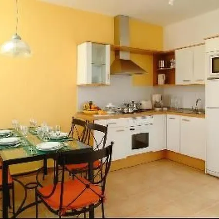 Hébergement de vacances Mit Geraeumiger Terrasse By Interhome